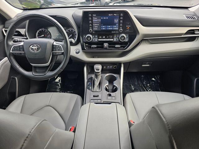 used 2022 Toyota Highlander car, priced at $33,231