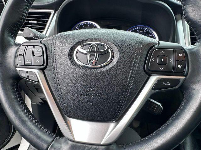used 2015 Toyota Highlander car, priced at $20,876