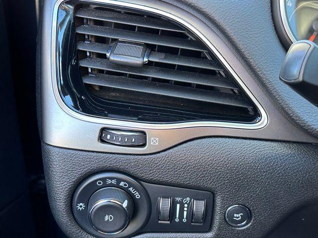 used 2022 Jeep Cherokee car, priced at $22,984