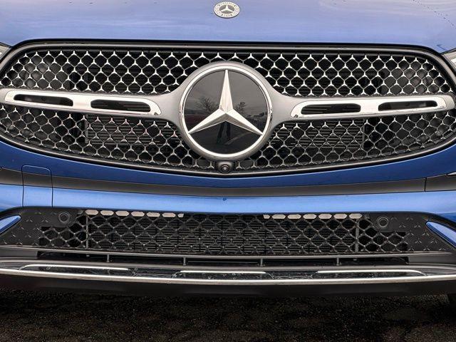 new 2025 Mercedes-Benz GLC 300 car, priced at $63,190