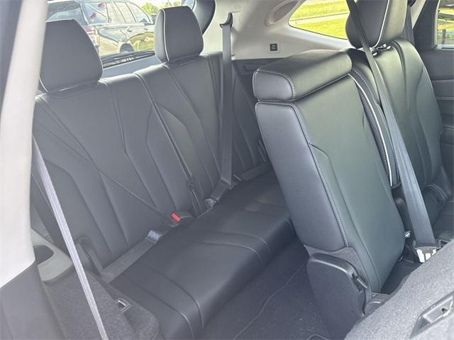 used 2022 Acura MDX car, priced at $43,433