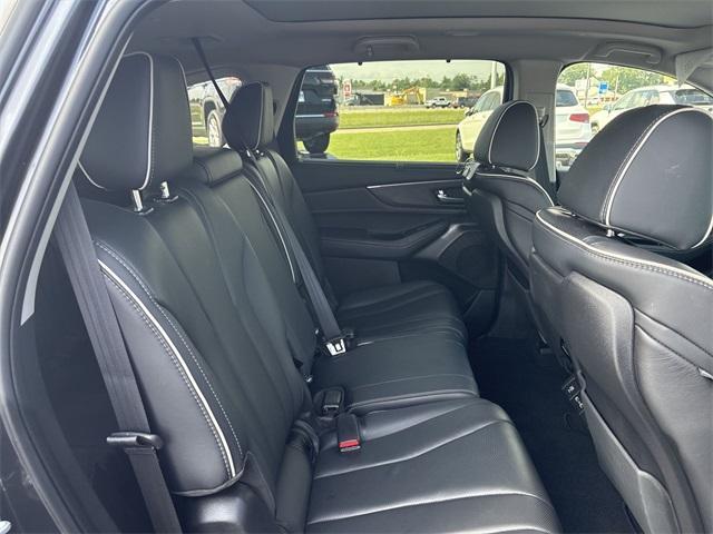 used 2022 Acura MDX car, priced at $43,433