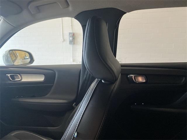 used 2020 Volvo XC40 car, priced at $21,997