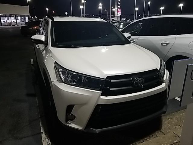 used 2018 Toyota Highlander car, priced at $21,918