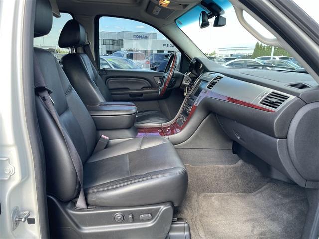 used 2009 Cadillac Escalade car, priced at $10,767