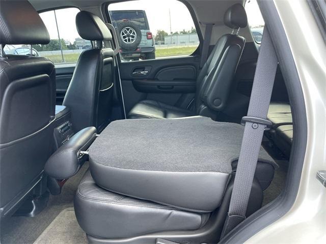 used 2009 Cadillac Escalade car, priced at $10,767