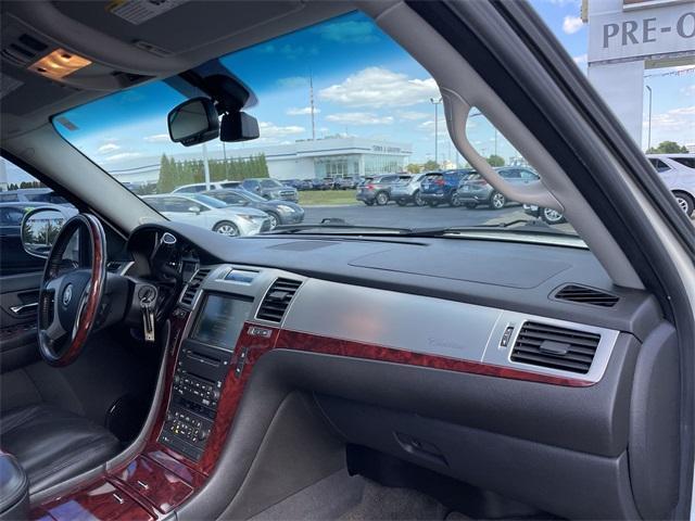 used 2009 Cadillac Escalade car, priced at $10,767