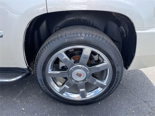 used 2009 Cadillac Escalade car, priced at $10,767