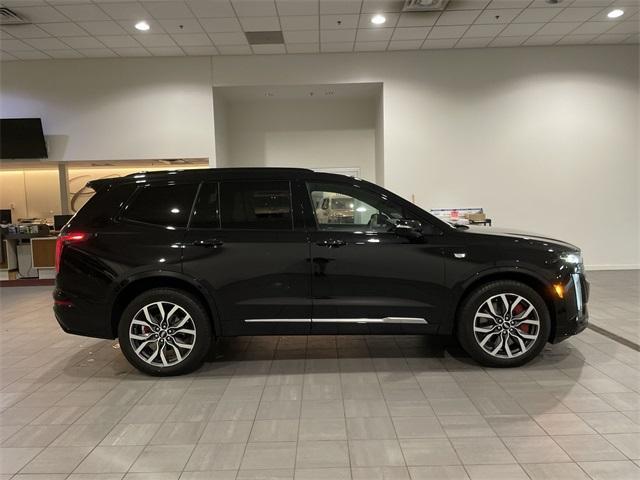 used 2024 Cadillac XT6 car, priced at $43,887