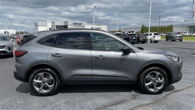 used 2025 Ford Escape car, priced at $25,224