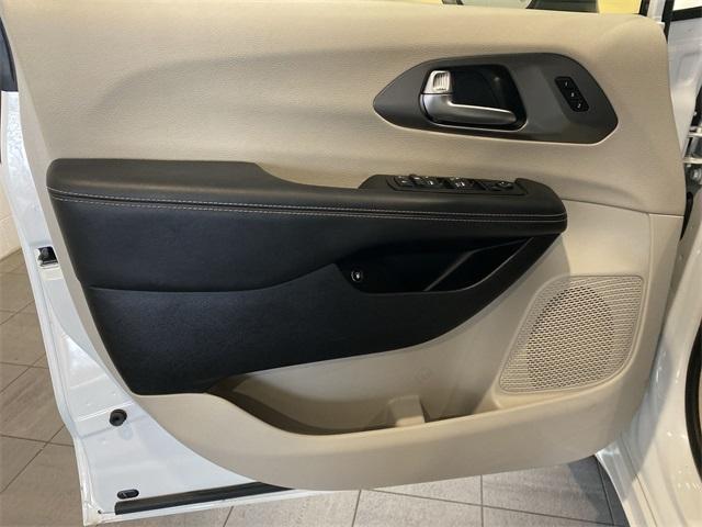 used 2023 Chrysler Pacifica Hybrid car, priced at $25,997
