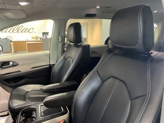 used 2023 Chrysler Pacifica Hybrid car, priced at $25,997