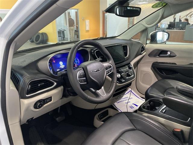 used 2023 Chrysler Pacifica Hybrid car, priced at $25,997