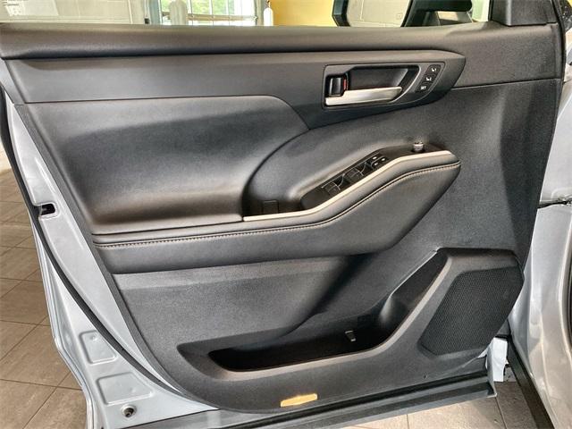 used 2023 Toyota Highlander Hybrid car, priced at $42,995