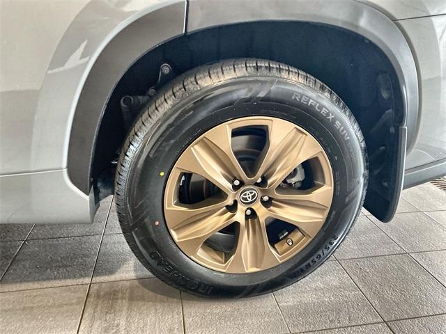 used 2023 Toyota Highlander Hybrid car, priced at $42,995