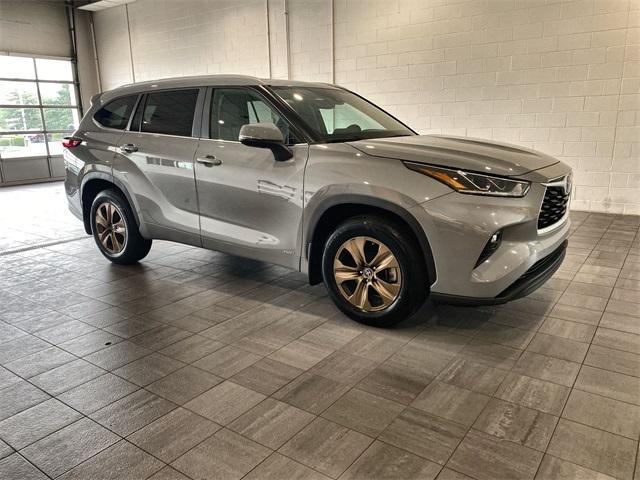 used 2023 Toyota Highlander Hybrid car, priced at $42,995