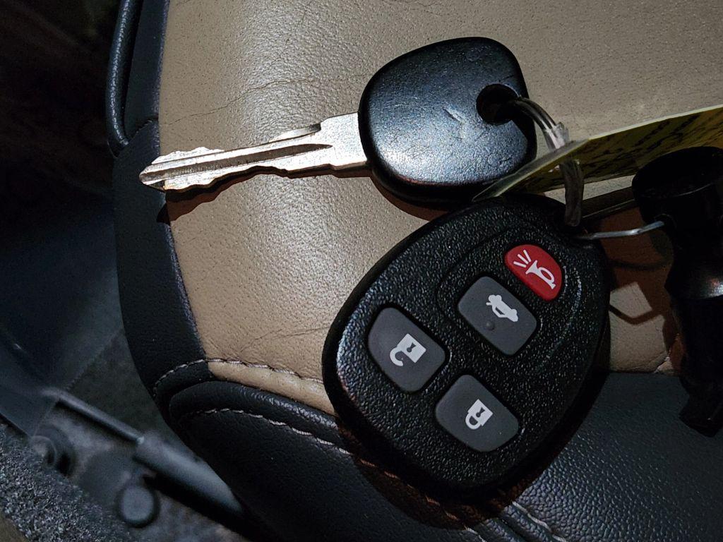 used 2007 Pontiac Solstice car, priced at $12,900