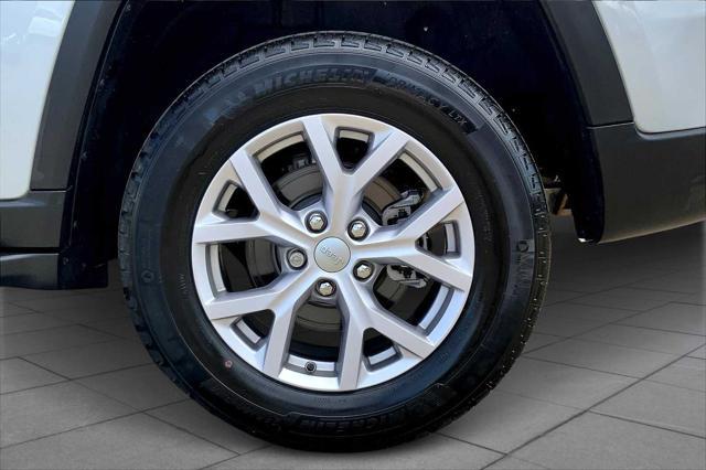 used 2022 Jeep Grand Cherokee car, priced at $36,990