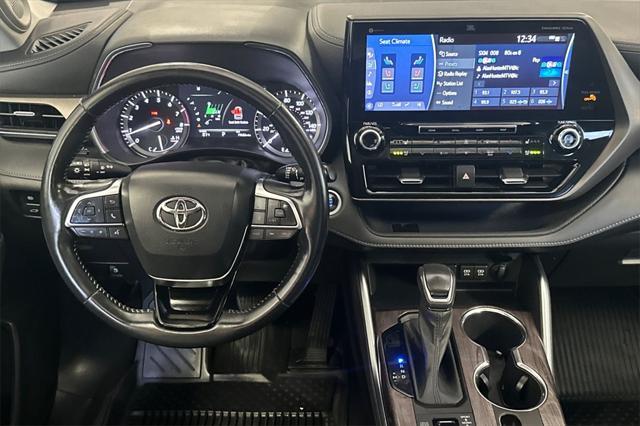 used 2021 Toyota Highlander car, priced at $34,608