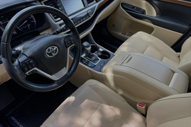 used 2019 Toyota Highlander Hybrid car, priced at $35,976
