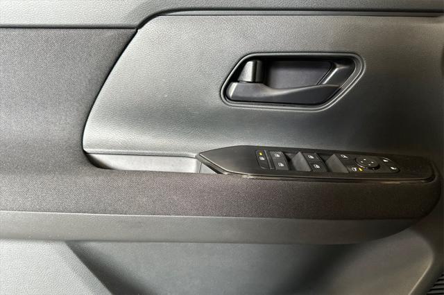 new 2025 Nissan Kicks car, priced at $24,247