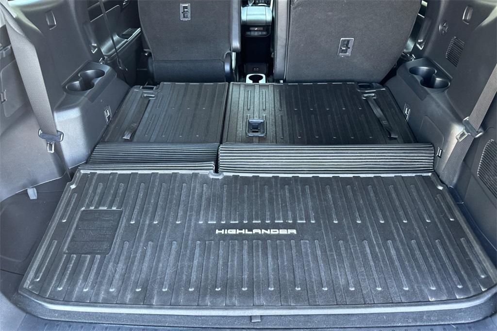 used 2023 Toyota Highlander Hybrid car, priced at $38,109