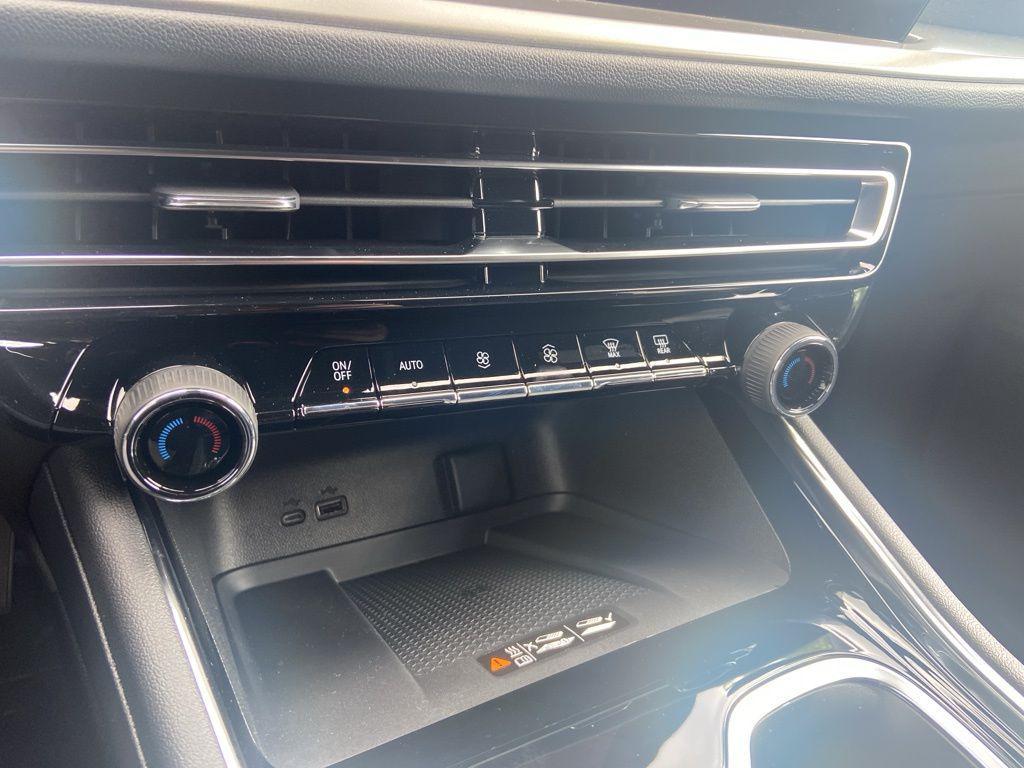new 2025 Chevrolet Traverse car, priced at $44,060