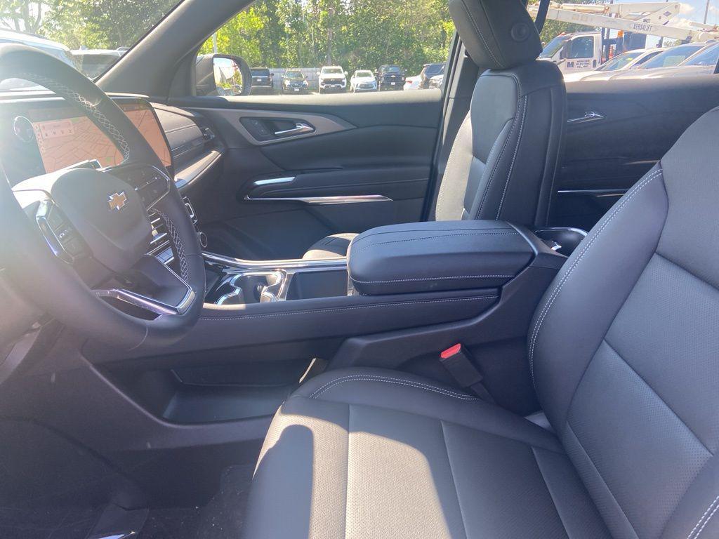 new 2025 Chevrolet Traverse car, priced at $44,060