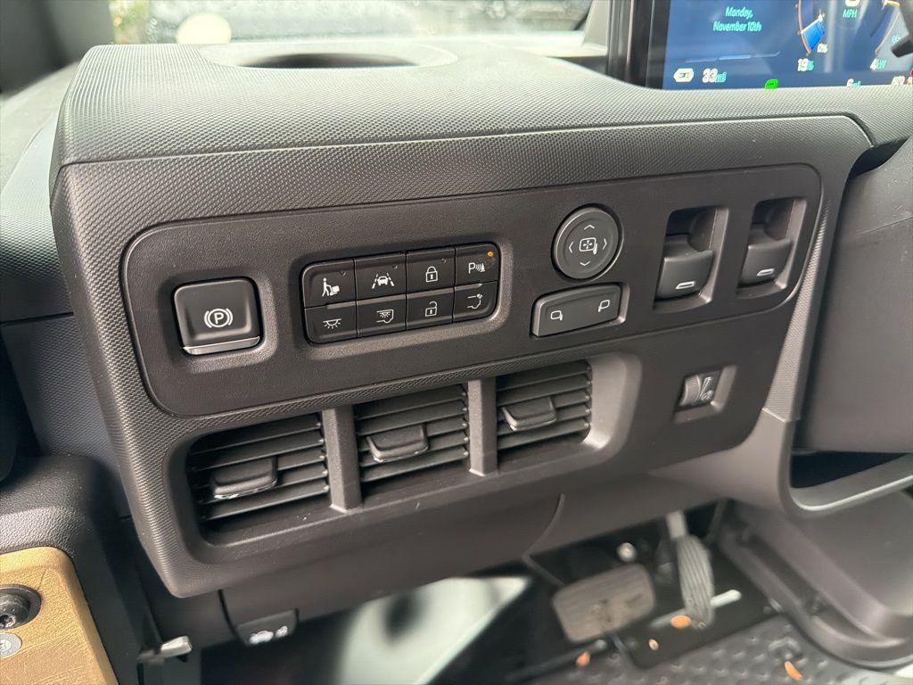 new 2025 Chevrolet BrightDrop 400 car