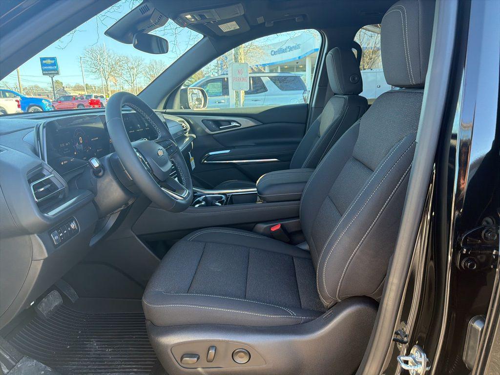 new 2026 Chevrolet Traverse car, priced at $45,915