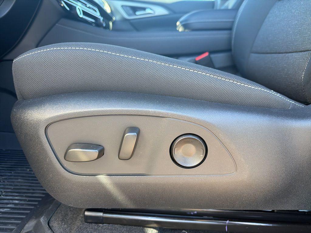 new 2026 Chevrolet Traverse car, priced at $45,915