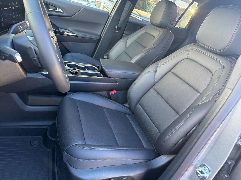 new 2026 Chevrolet Equinox car, priced at $34,815