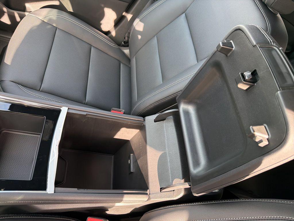 new 2026 Chevrolet Traverse car, priced at $47,630