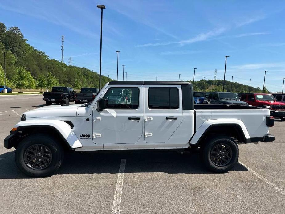 new 2024 Jeep Gladiator car, priced at $43,673