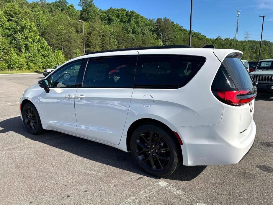 new 2024 Chrysler Pacifica car, priced at $41,728