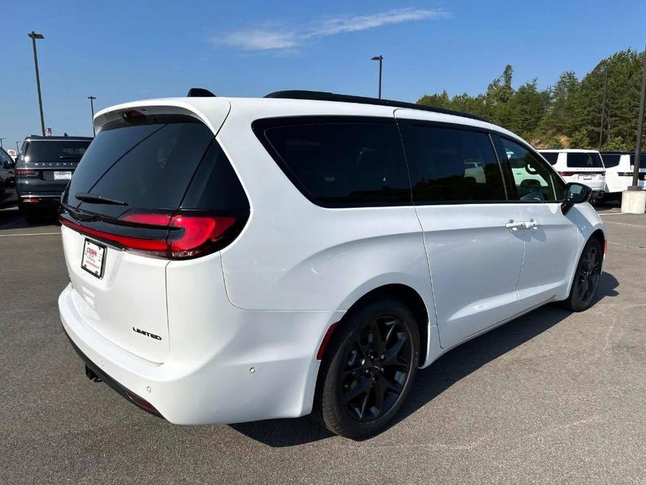 new 2024 Chrysler Pacifica car, priced at $45,873