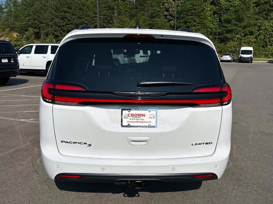 new 2024 Chrysler Pacifica car, priced at $45,873