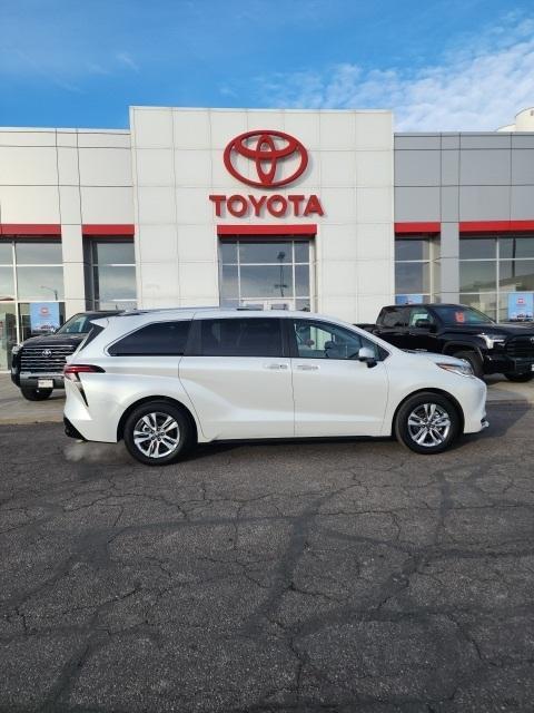 used 2022 Toyota Sienna car, priced at $45,290