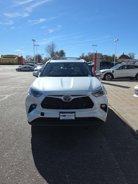 used 2022 Toyota Highlander car, priced at $32,201