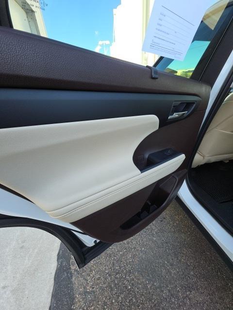 used 2022 Toyota Highlander car, priced at $32,201