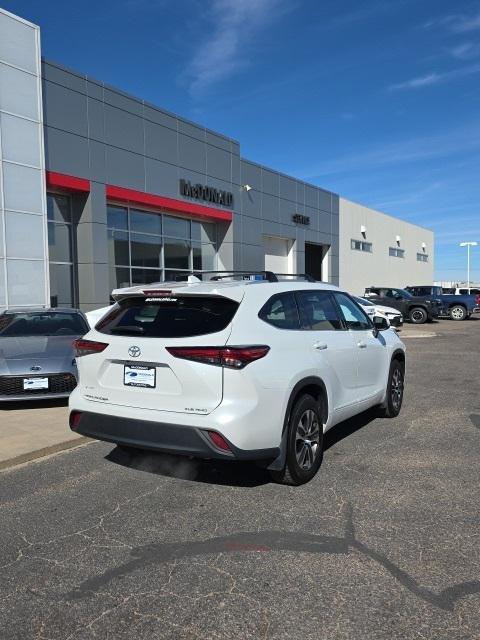 used 2022 Toyota Highlander car, priced at $32,201