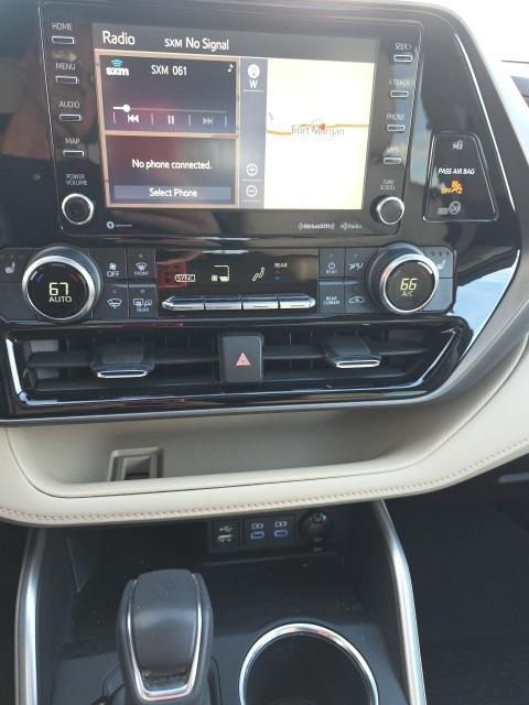 used 2022 Toyota Highlander car, priced at $32,201