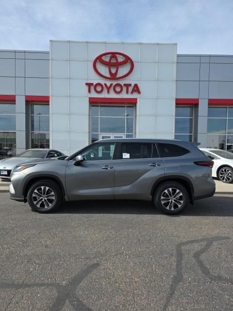 new 2026 Toyota Highlander car, priced at $49,622