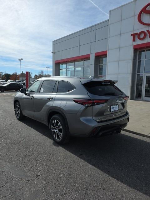 new 2026 Toyota Highlander car, priced at $49,622