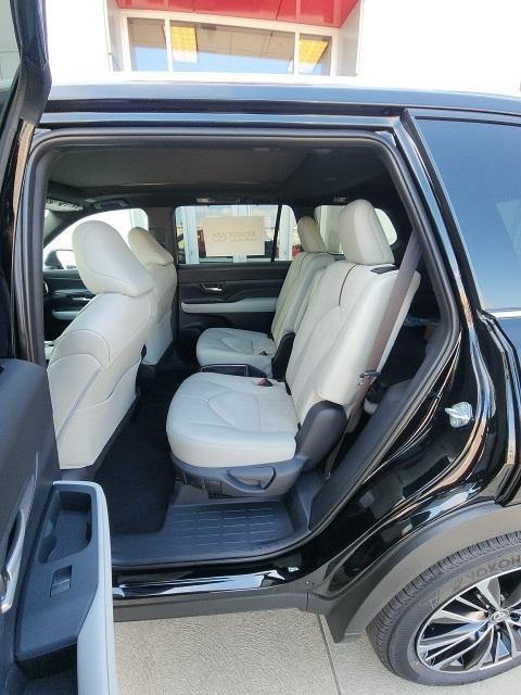 new 2025 Toyota Grand Highlander Hybrid car, priced at $62,378