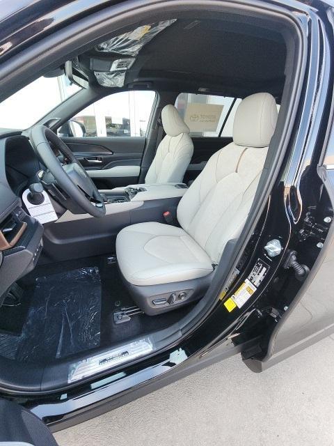 new 2025 Toyota Grand Highlander Hybrid car, priced at $62,378