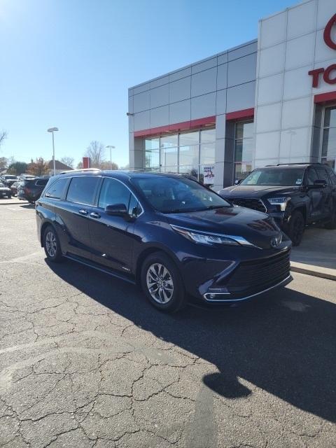 used 2021 Toyota Sienna car, priced at $40,090