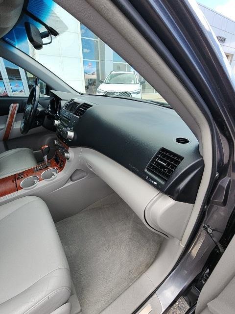 used 2010 Toyota Highlander car, priced at $10,266