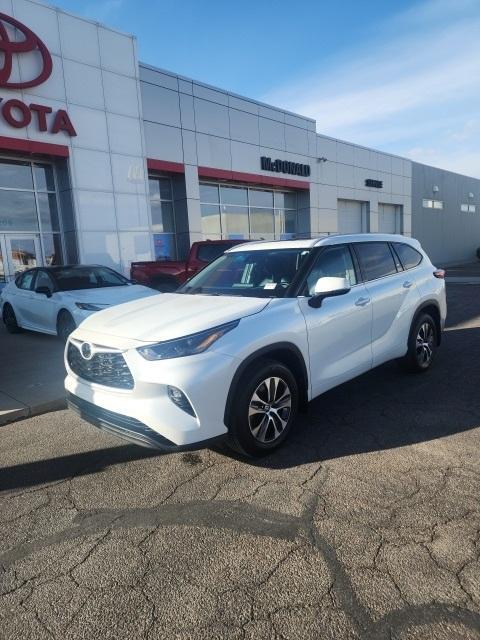 used 2022 Toyota Highlander car, priced at $38,990