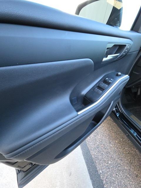 used 2023 Toyota Highlander Hybrid car, priced at $41,201